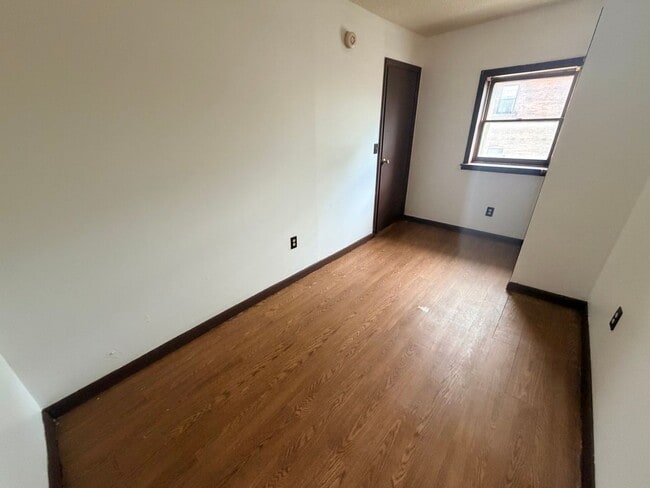 Building Photo - 1BR AVAILABLE NOW! - Monroe St Troy