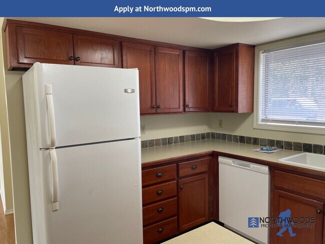 Building Photo - Beautiful Butte Creek View-3 Bedroom 2 Bat...