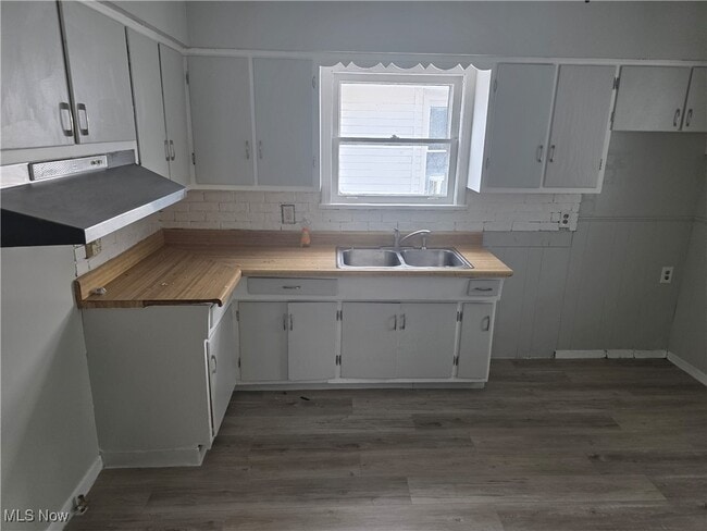 Building Photo - 9825 Macon Ave