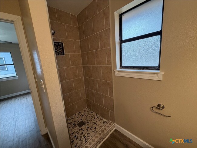 Building Photo - 1616 Lonesome