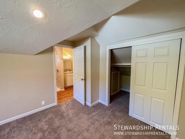 Building Photo - 2334 Augusta St