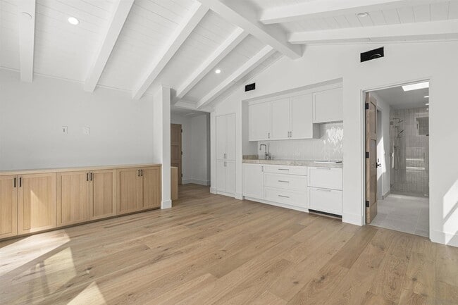 Building Photo - 461 Zuni Dr