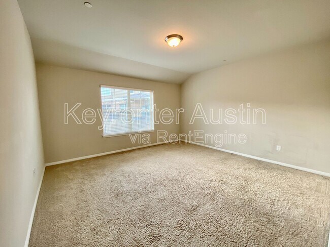 Building Photo - 516 E Slaughter Ln