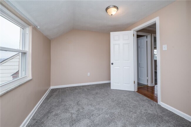 Building Photo - 651 Royce Ave