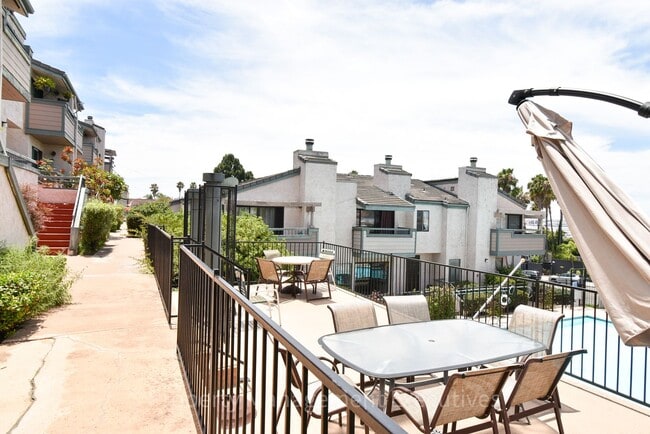 Building Photo - Renovated 2 Bedroom, 2.5 Bath Townhome