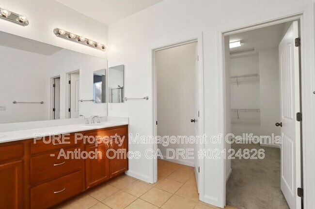 Building Photo - 2446 Mojave Dr