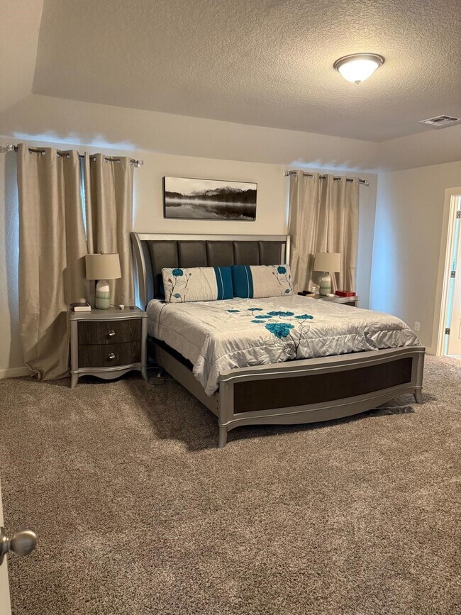 Building Photo - 740 Ft Leonard