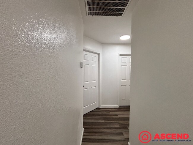 Building Photo - Beautiful 4 Bedroom Home In Rosedale!