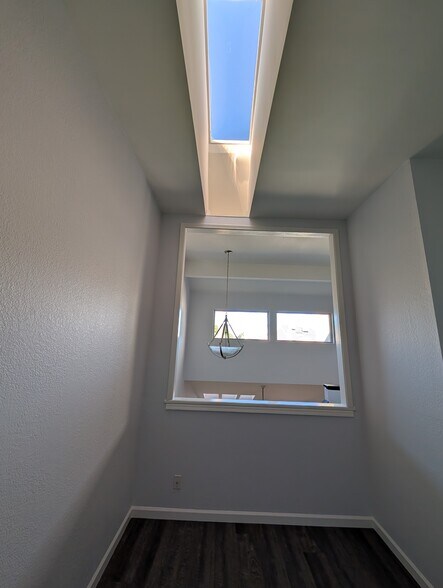 Building Photo - 3301 E Kelton Ln