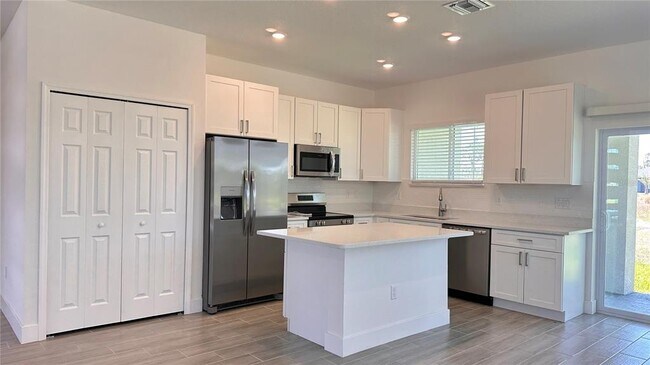 Building Photo - 488 Sunset Rd N