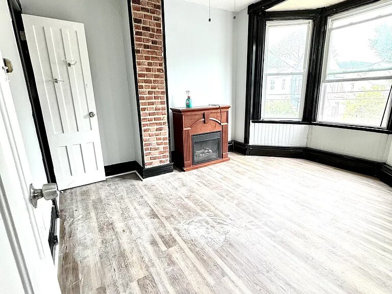 Building Photo - 450 Hamilton St