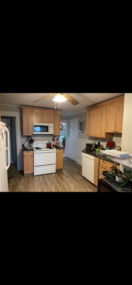 Building Photo - 29 Bungalow Ave