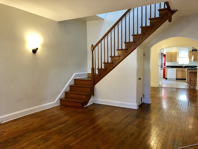 Building Photo - 3444 Chestnut Ave