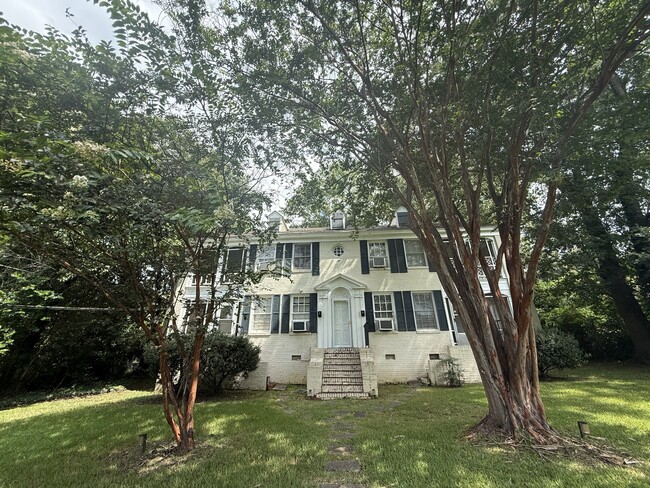 Building Photo - 331 Cloverdale Rd