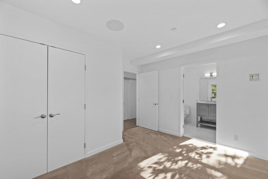 Building Photo - 1662 Lucile Ave