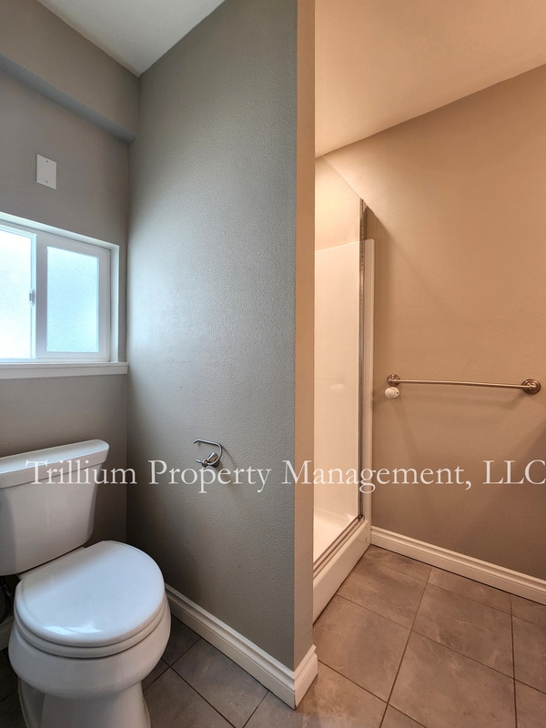 Building Photo - 5114 SE 51st Ave