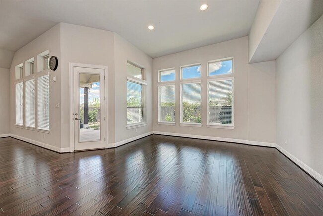 Building Photo - 2416 Echo Park Dr