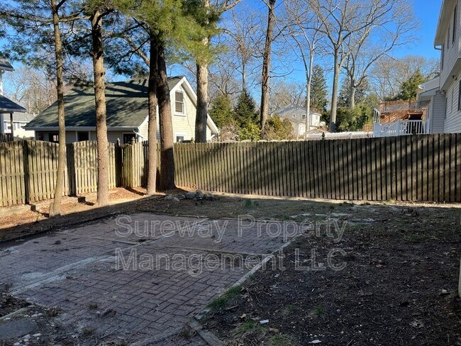 Building Photo - 513 Glenmere Ave