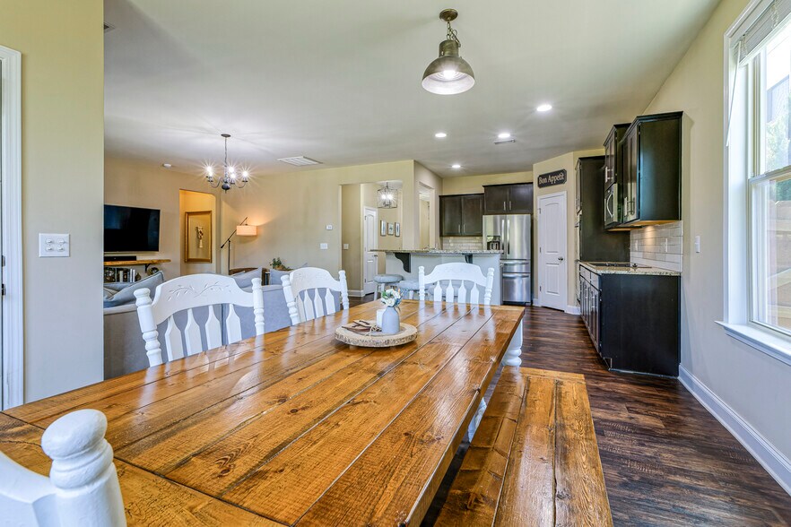 Building Photo - 1608 Cascade Falls Ln
