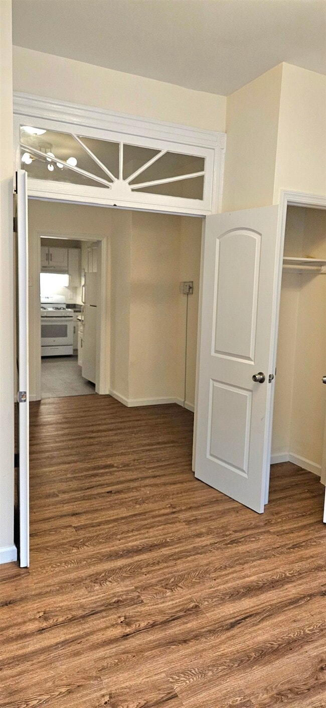 Building Photo - 327 Jackson St