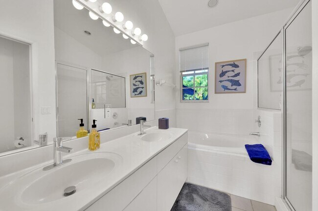 Building Photo - Seasonal 3br 2bath Condo in Harbor Lakes Community