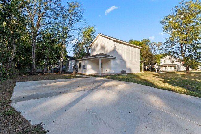 Building Photo - New Construction 3 Bed/3.5 Bath Available ...