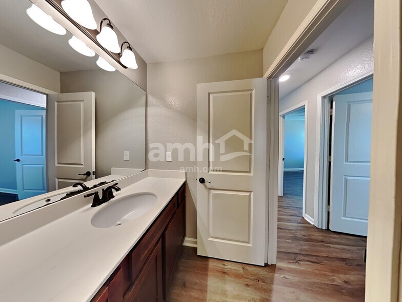 Building Photo - 170 Al Jennah Blvd