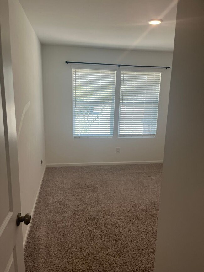 Building Photo - Beautiful 4 Bedroom 2 Bathroom split floor plan home in the newly built Turquoise Hills Neighborh...