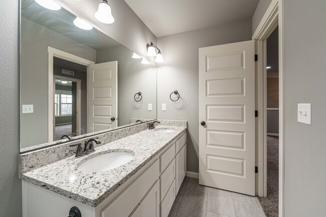 Building Photo - Stunning Salmon Creek Gem for Rent! - 3 Be...