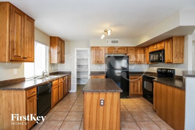 Building Photo - 848 E Morelos St