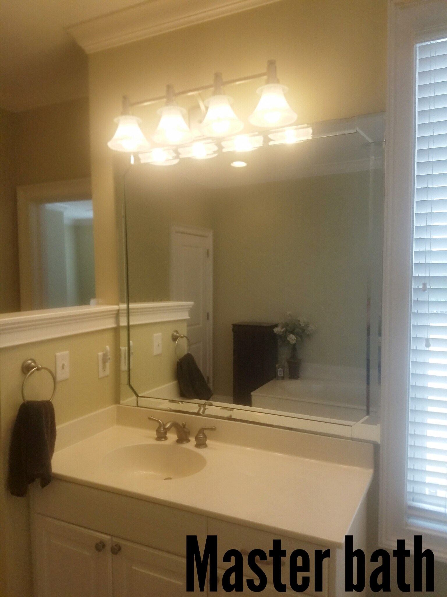 Building Photo - 407 E Hull St