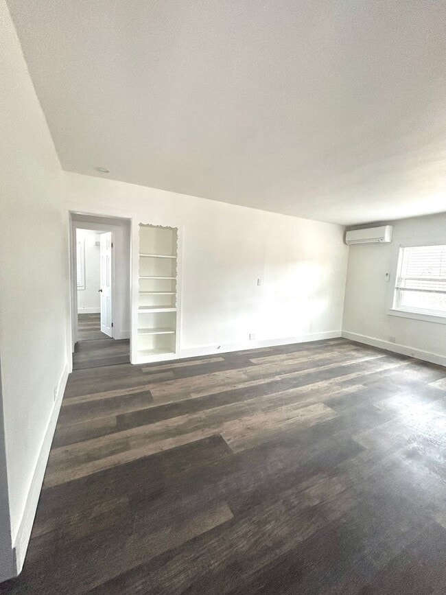 Building Photo - 6623 La Luna Ave