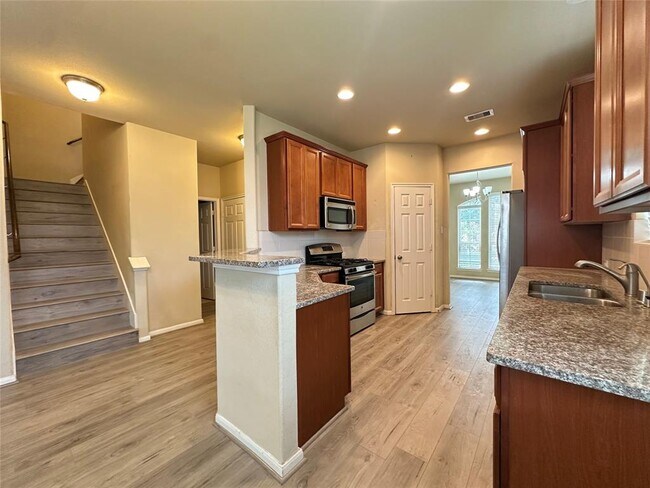 Building Photo - 15610 Whisper Woods Dr