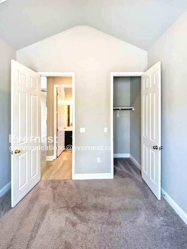 Building Photo - 8800 Jodie Ln