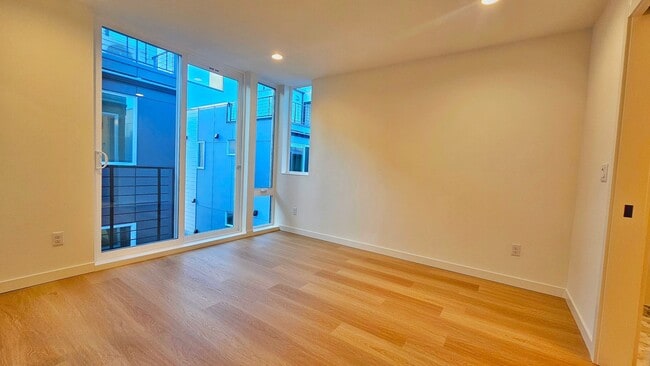 Building Photo - Brand New 2 Bed 2 Bath Townhome in North B...