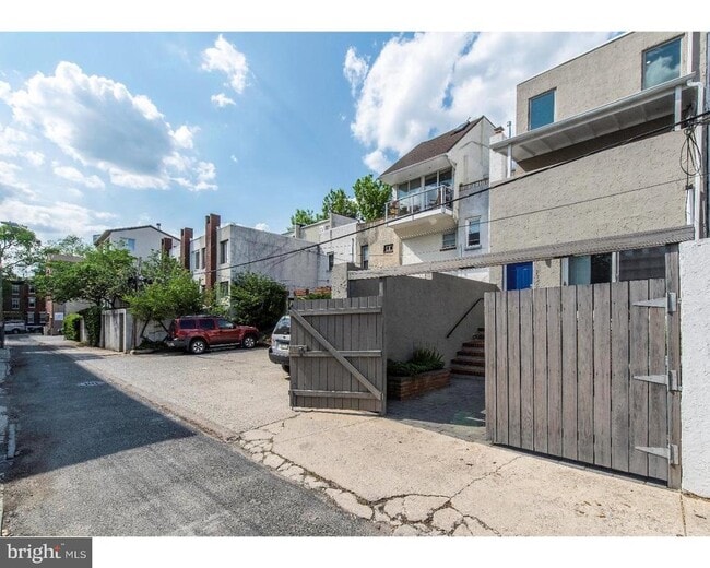 Building Photo - 2322 Perot St