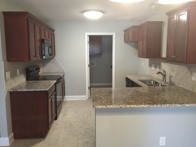 Building Photo - Move-in Ready!