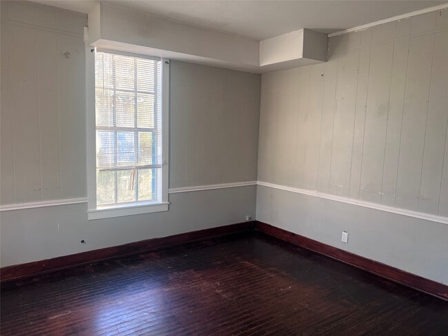 Building Photo - 621 Harrison Ln