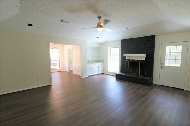 Building Photo - 1819 Fall Meadow Dr