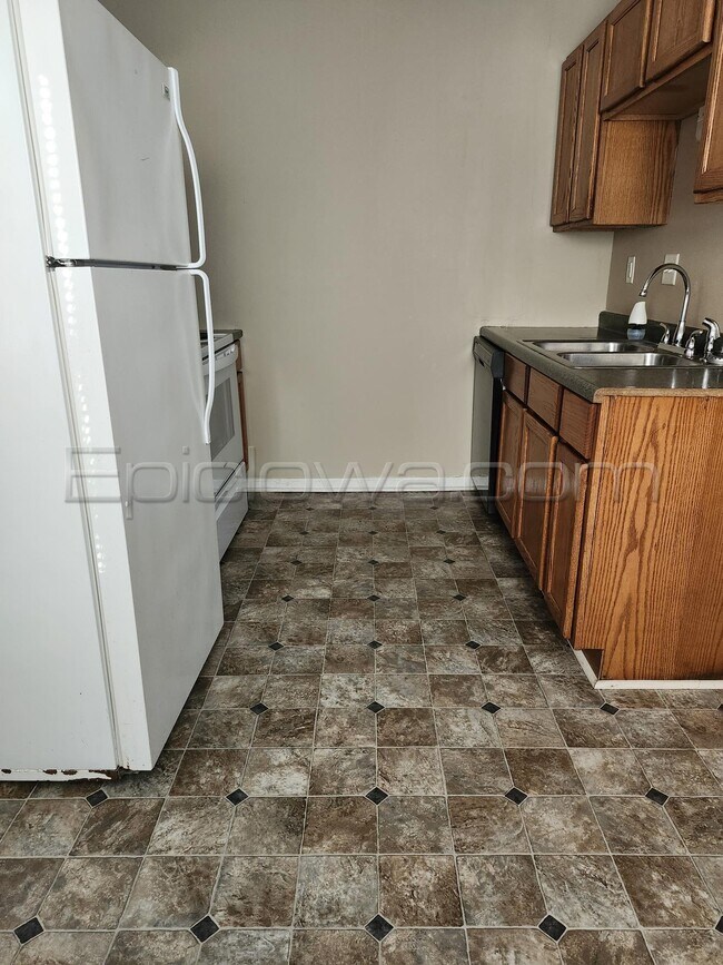 Building Photo - 1205 O Ave Pl NE
