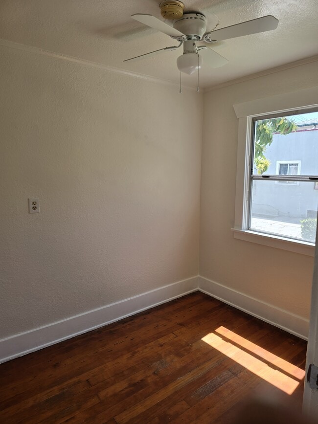 Building Photo - 1273 N Berendo St