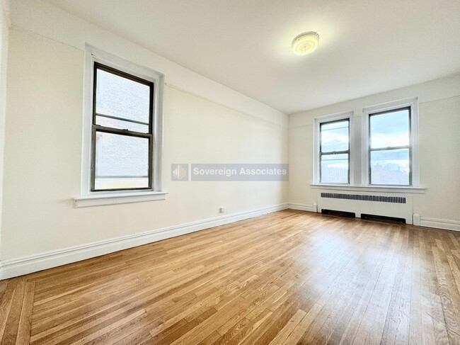 Building Photo - 763 Riverside Drive