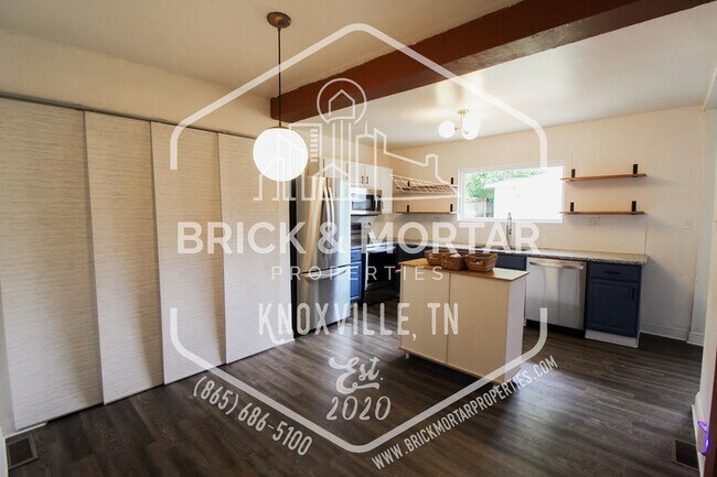 Building Photo - 427 E Caldwell Ave