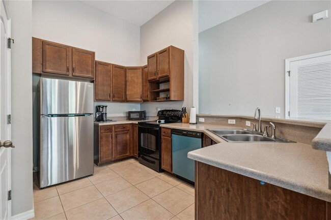 Building Photo - 5534 Kinglethill Dr