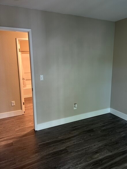 Building Photo - 6570 Cotton Wood Cir