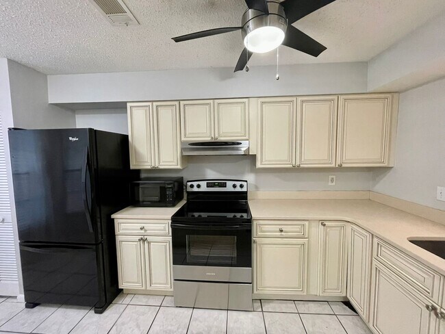Building Photo - 827 Long Meadow Ct