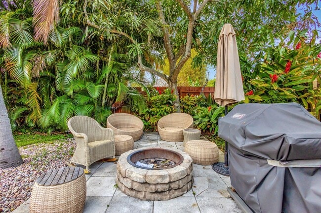 Building Photo - 227 NE 12th St