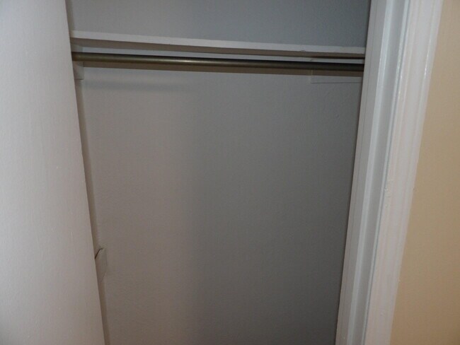 Building Photo - 307 Henry St