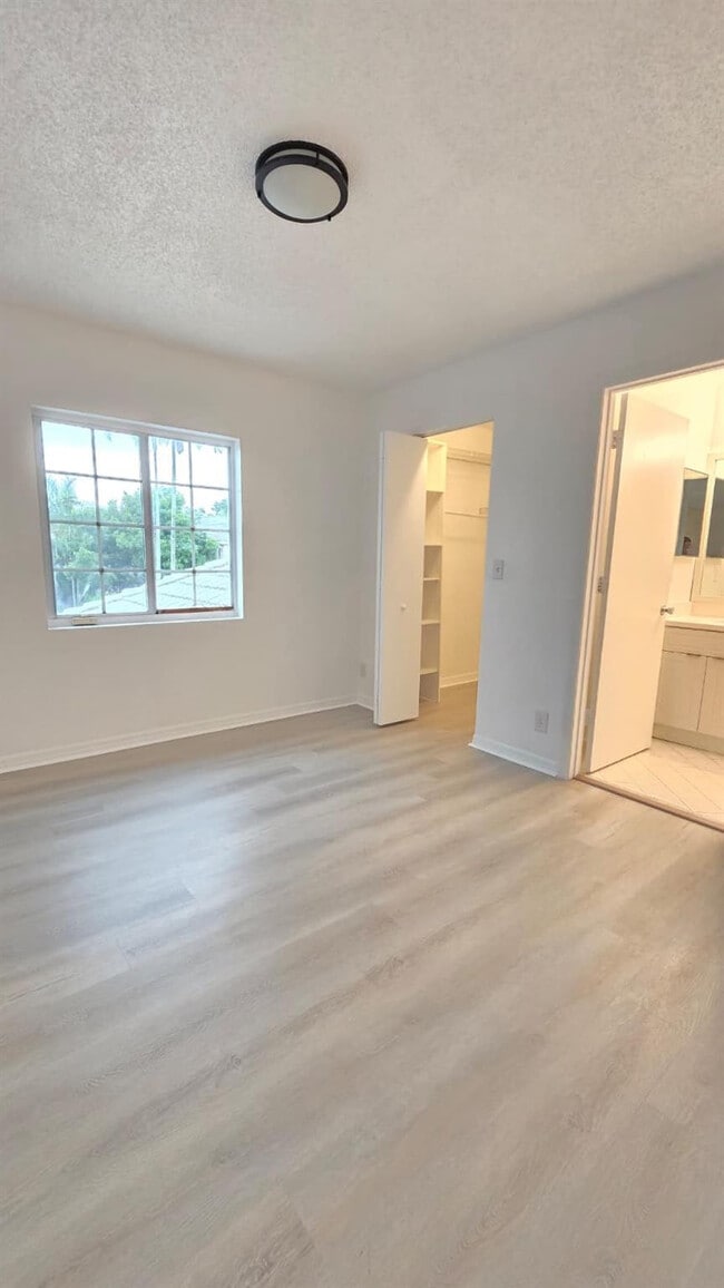 Building Photo - 2213 Salerno Cir