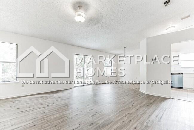 Building Photo - 1533 Kingfisher Ln N